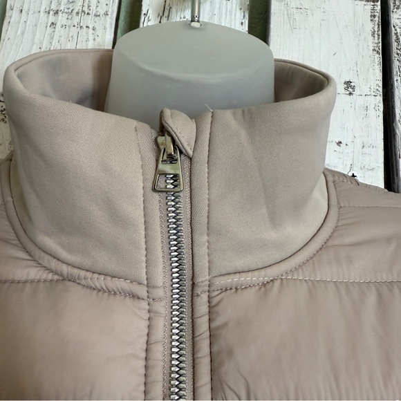 Avia Athletic Full Zip Quilt Top Jacket Size Small Beige Cinch Waist Activewear - Picture 7 of 12